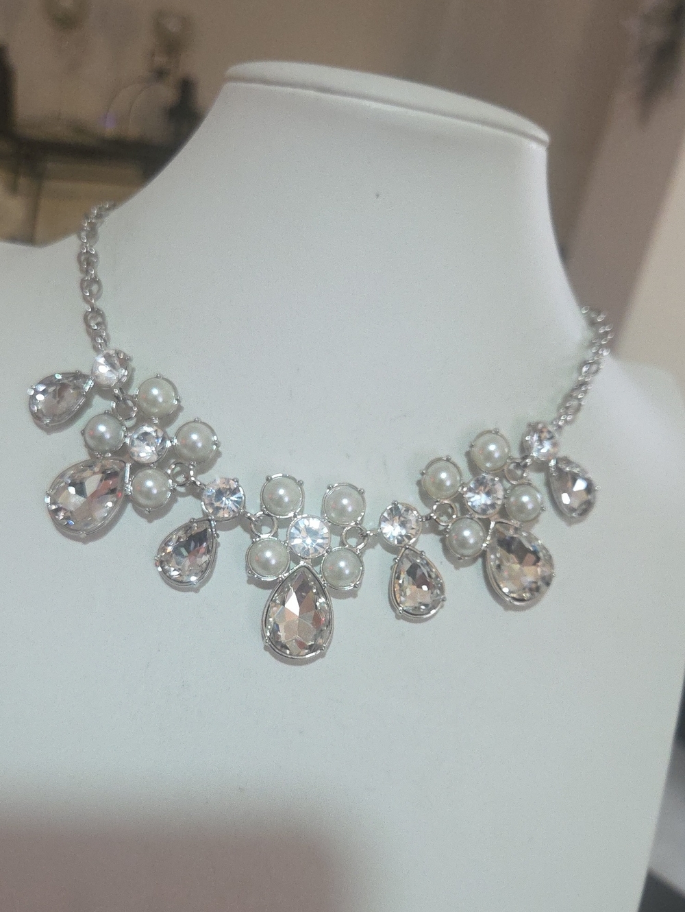 Paparazzi Demurely Debutante White Necklace NWT